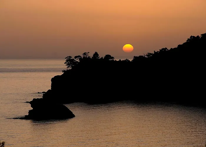 פארק נופש Turan Hill Lounge פאראליה