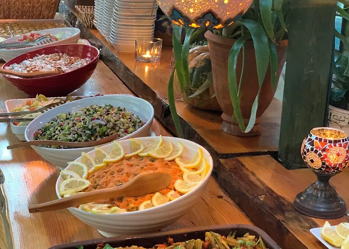 Turan Hill Lounge פאראליה