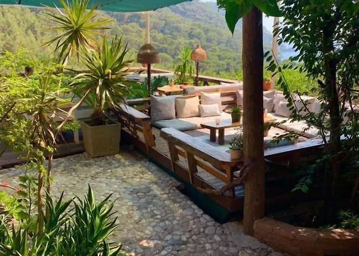 Turan Hill Lounge פאראליה